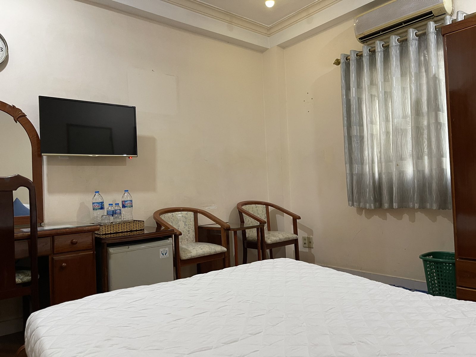  1 BED ROOM 1,4m - 1,6m. 1-2 PEOPLE. Free 2 bottles of water