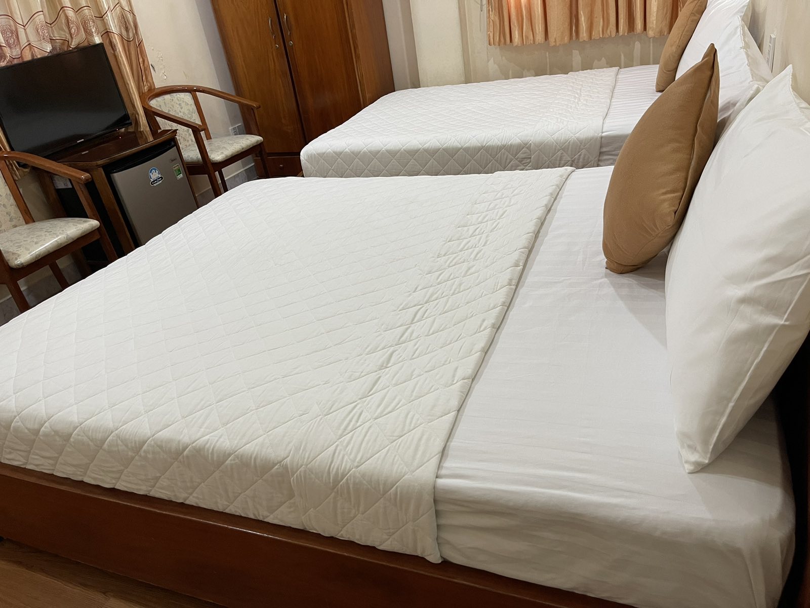  2 BED ROOM 1,4m - 1,6m. 2 PEOPLE. Free 2 bottles of water