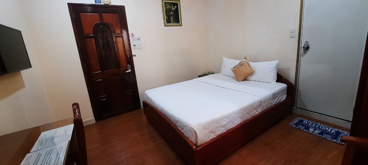  1 BED ROOM 1,4m - 1,6m. 1-2 PEOPLE. Free 2 bottles of water