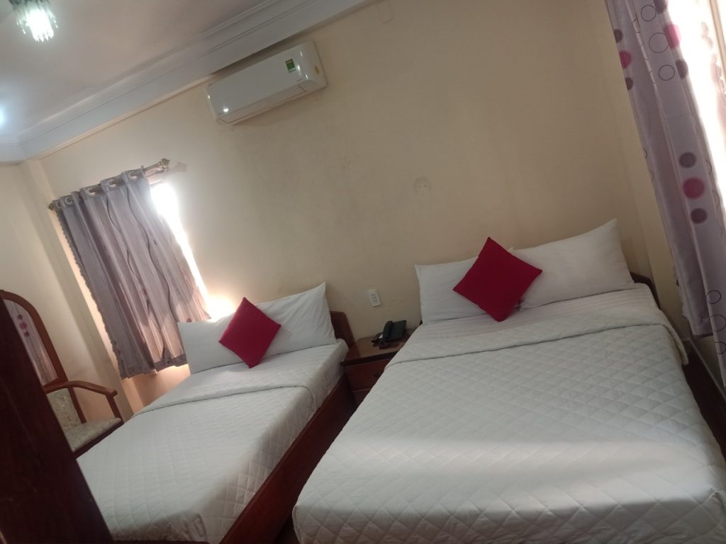  2 BED ROOM 1,4m - 1,6m. 2 PEOPLE. Free 2 bottles of water